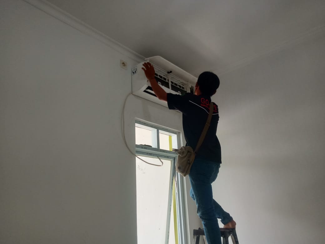 Teknisi Perawatan AC